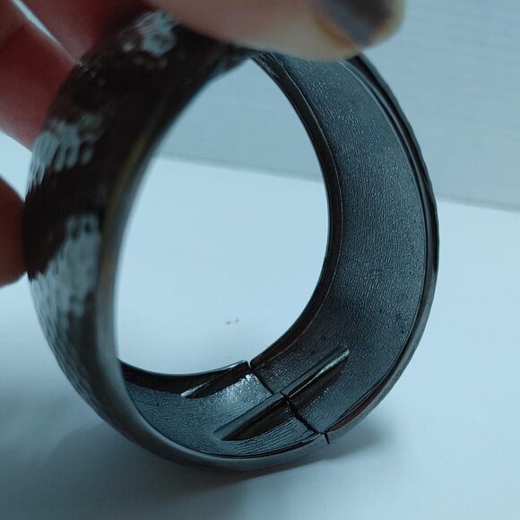 ⭐️3/$30 Vintage Artizan GunMetal Hammered Cuff Bracelet Open Wide Retro Jewelry - Picture 6 of 7